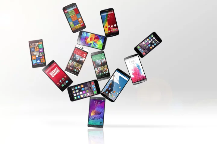 Gizmag compares 12 of the best smartphones you can buy during the 2014 holidays