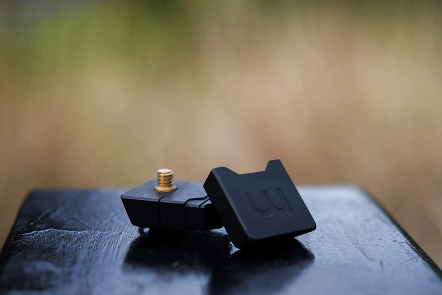 Memistore mounts to the bottom of a camera via its 0.25 inch screw, though an adapter will also allow it to be slotted into the hotshoe up top