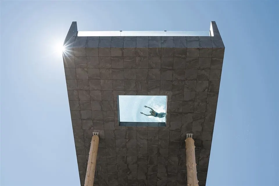 The pool definitely requires a head for heights
