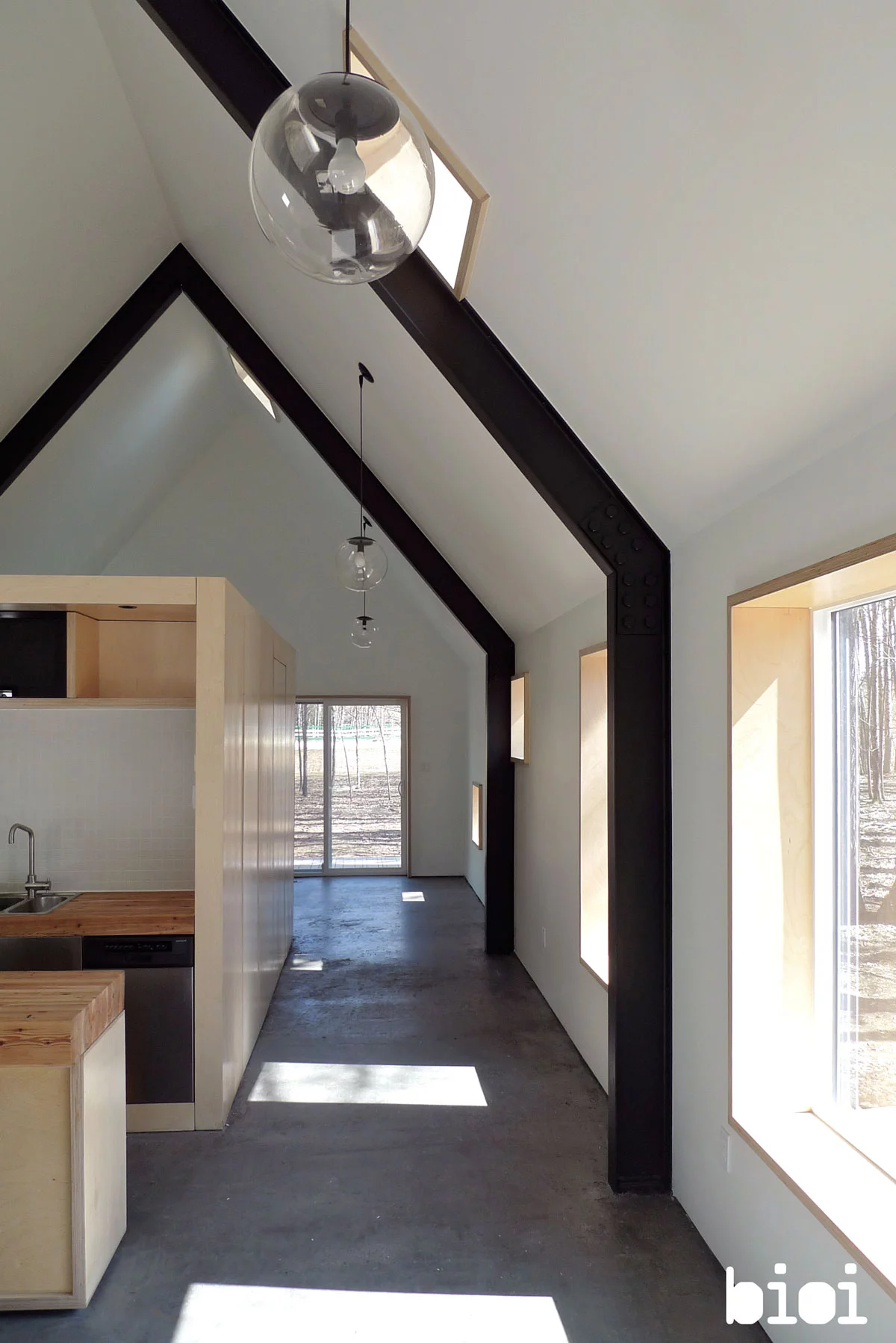 Without losing the sense of open space the home has been squeezed into an interior space of 576 sq.ft (53.5 sq.m)