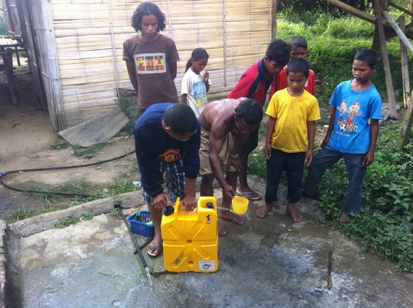 LIFESAVER has worked to distribute Jerrycans to places in need of potable water