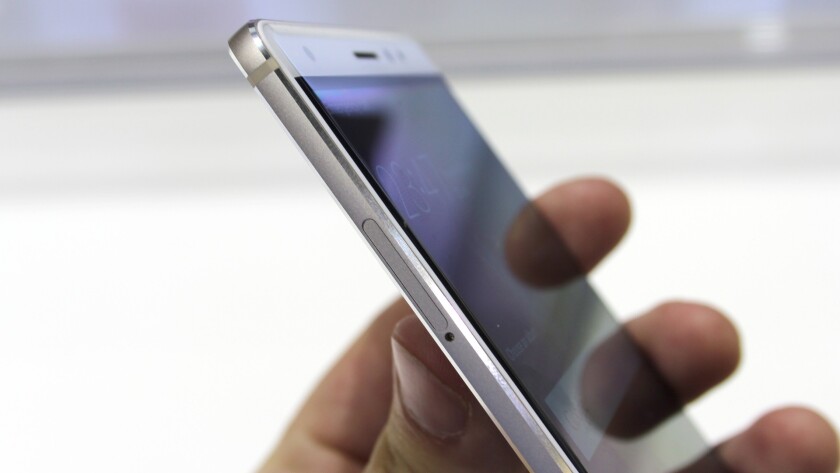 The metal casing is premium and the 5.5-inch 1,920 x 1,080 panel looks sharp and vibrant