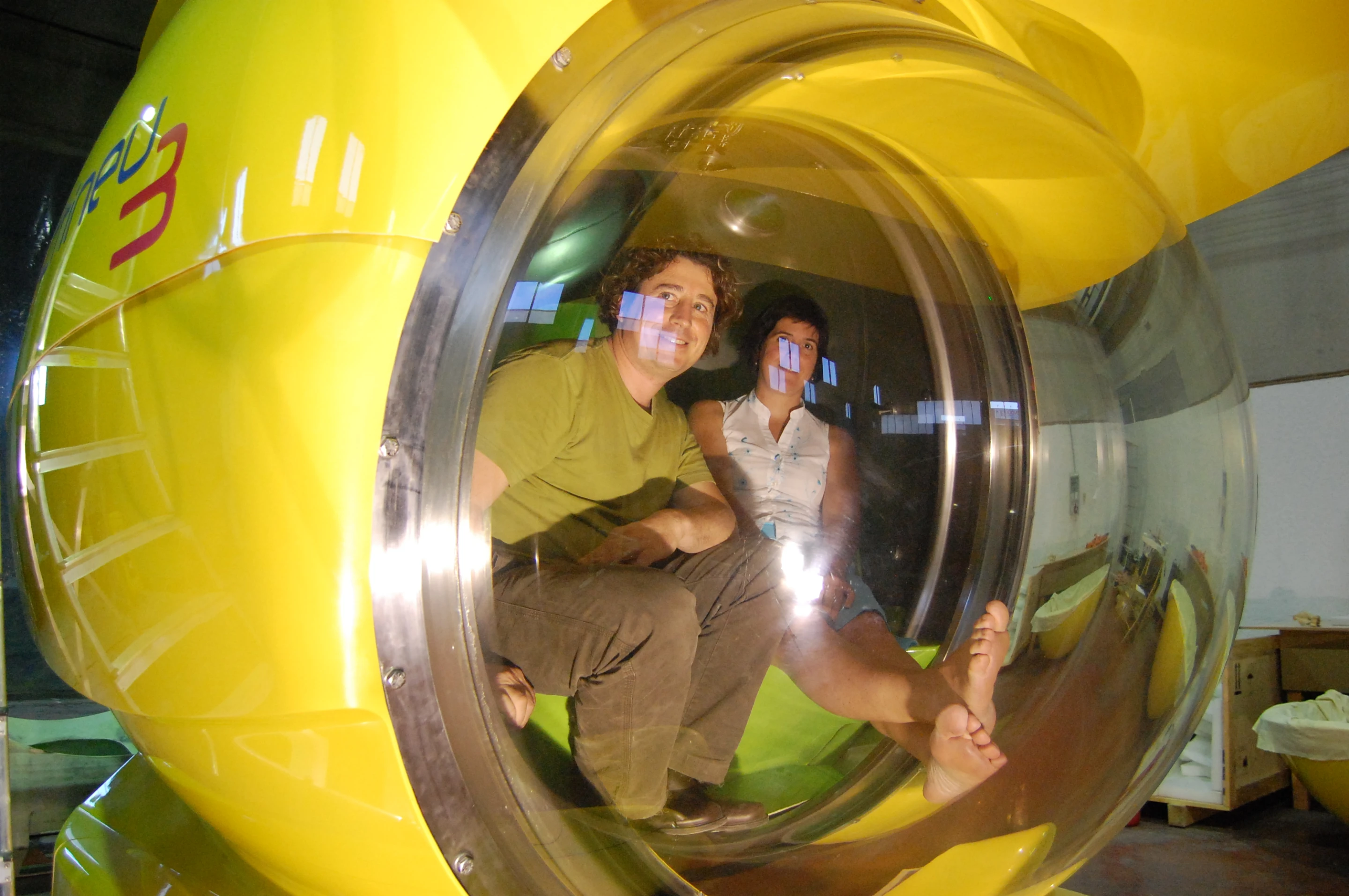 The ICTINEU 3 submersible features 1 .5 m diameter acrylic window
