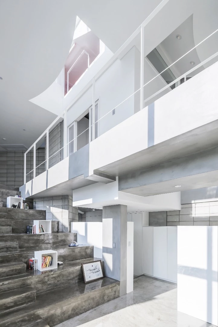 The use of exposed concrete in the Flying House isn't to everyone's taste but we think it works really well in this case