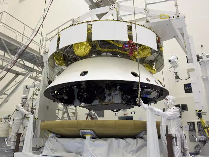 Curiosity capsule and heat shield(Image: NASA/Glenn Benson)
