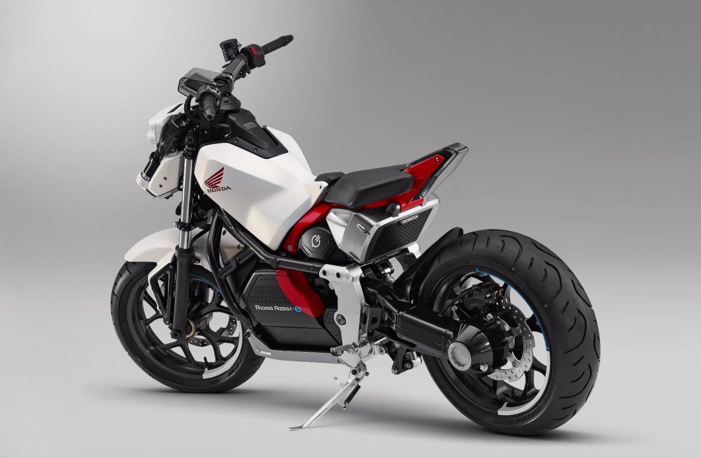 The gyroscopic self-balancing device appears to be located between the rider's thighs, and though it is likely that power is delivered via an electric hub motor, the single-sided swing-arm seems disproportionately large and there may be additional Honda engineering magic contained therein.