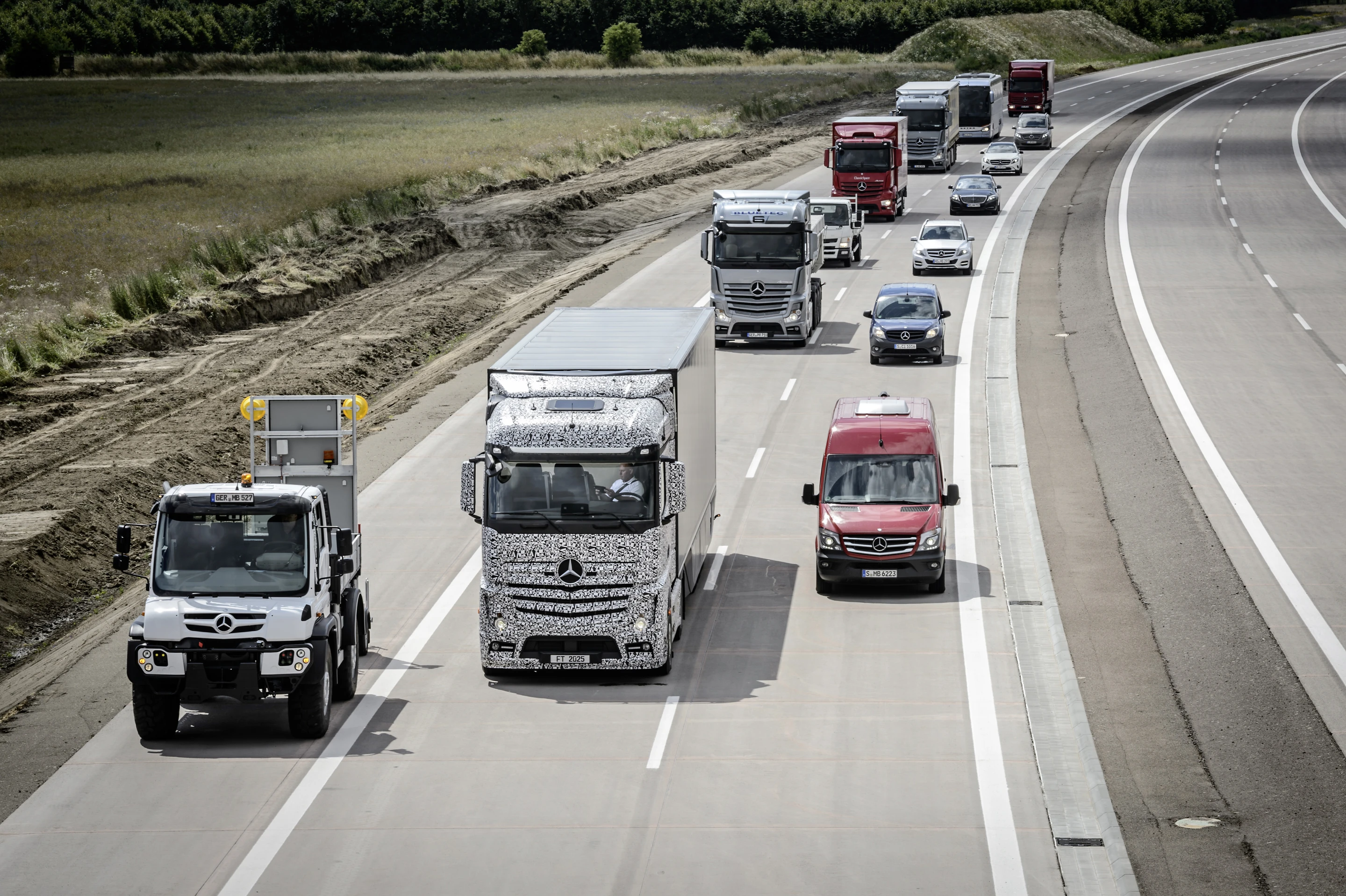 The Daimler autonomous truck uses radar and cameras to assess road situations