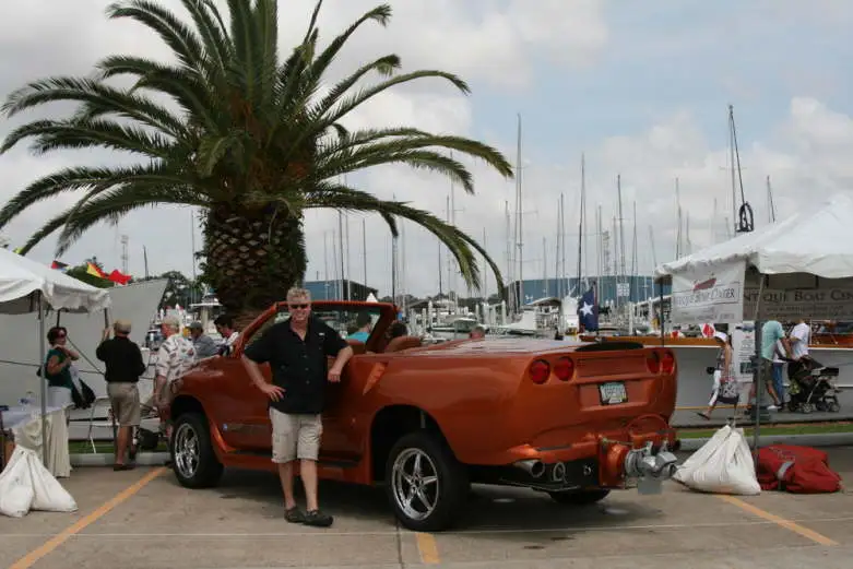 Massive performance on land or sea - the amphibious WaterCar Python