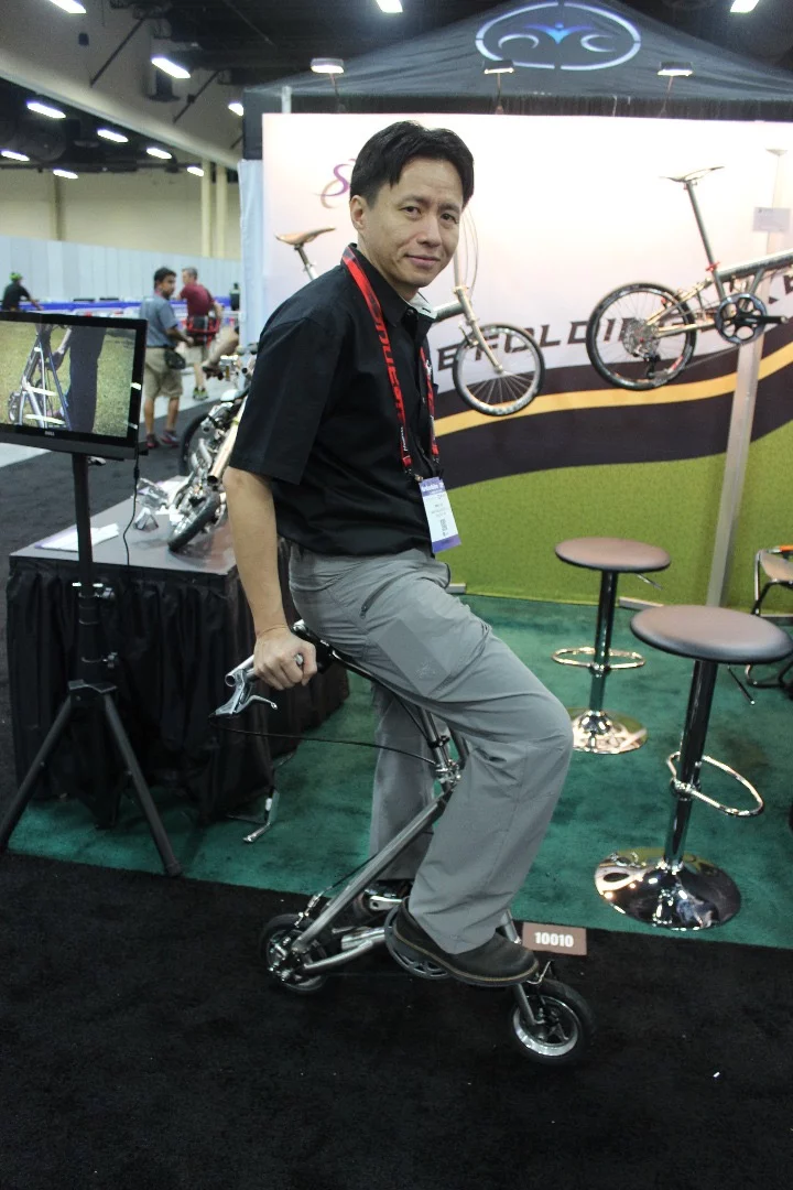 At a weight of 7 kg (15 lb), though, it's not a big deal to carry the Burke 8 for short distances