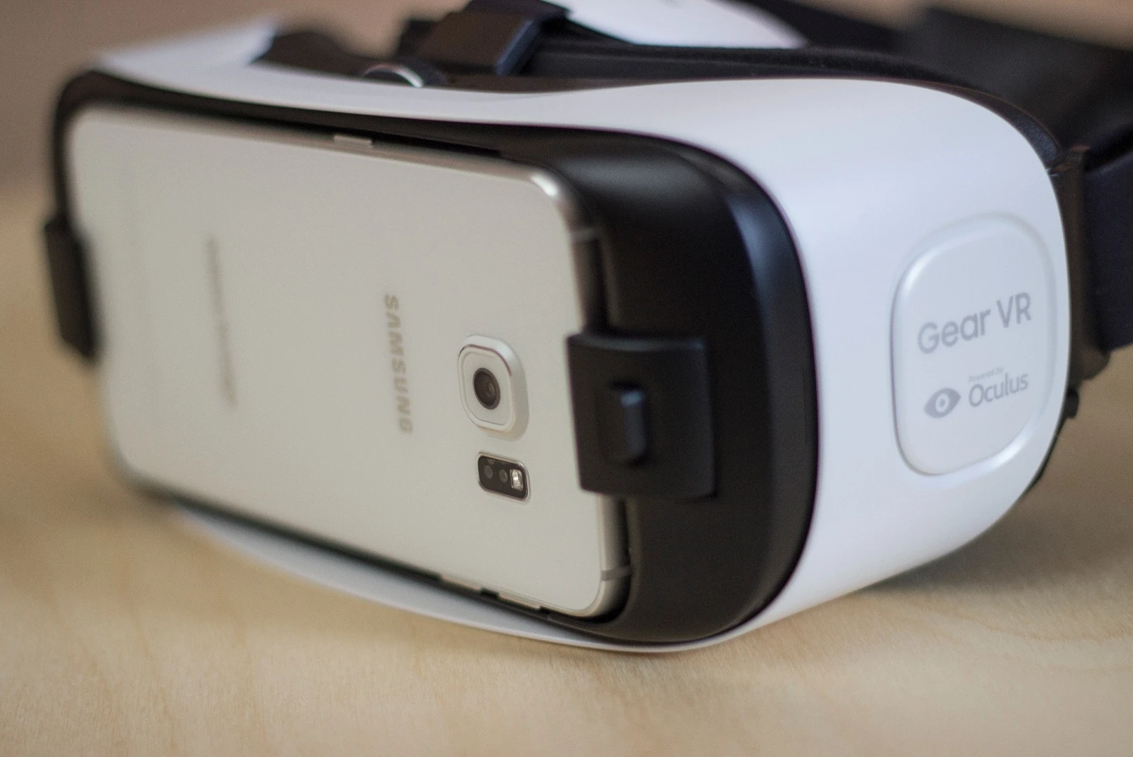 Front corner of the Samsung Gear VR (Photo: Will Shanklin/Gizmag.com)