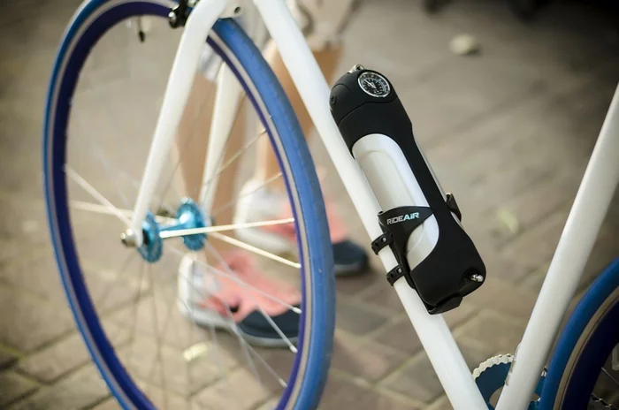 RideAir is a portable compressed air pump, that fills bicycle tires with the press of a button (Photo: DesignAir Innovations)