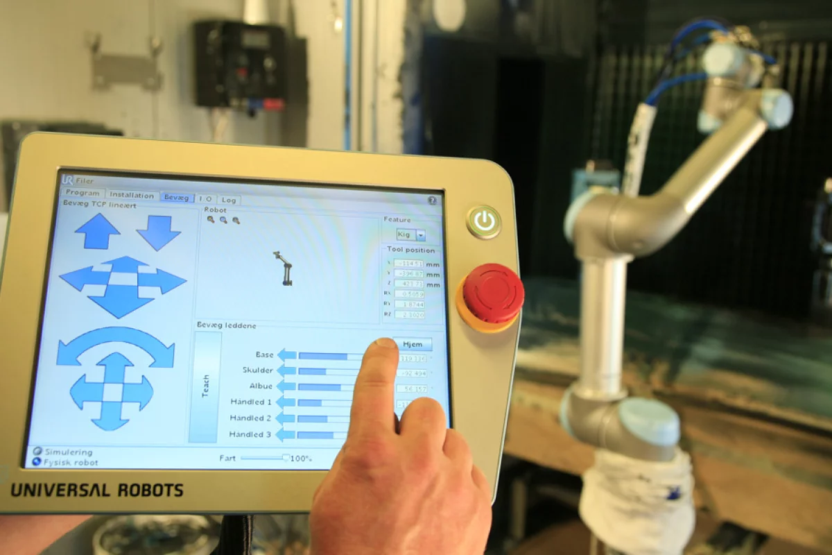 A new factory robot arm from Universal Robots is programmed using a simple GUI on an accompanying tablet