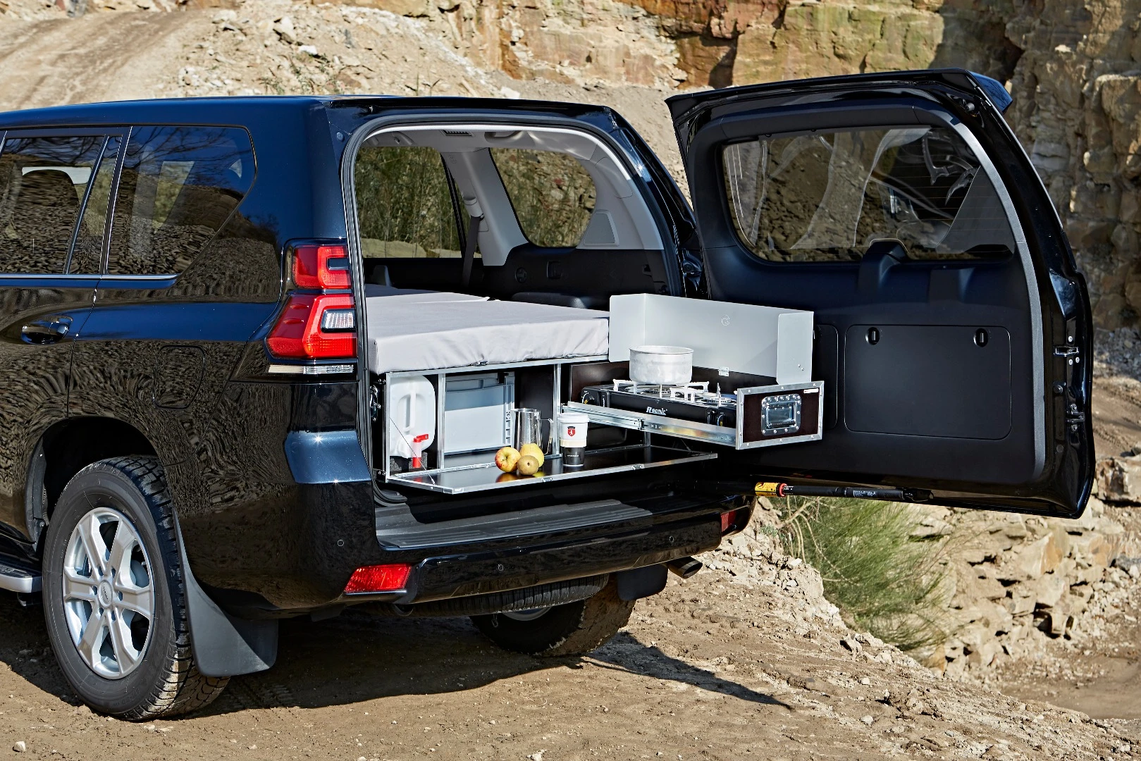 Ququq brings sleeping, cooking and storage amenities to the Toyota Land Cruiser