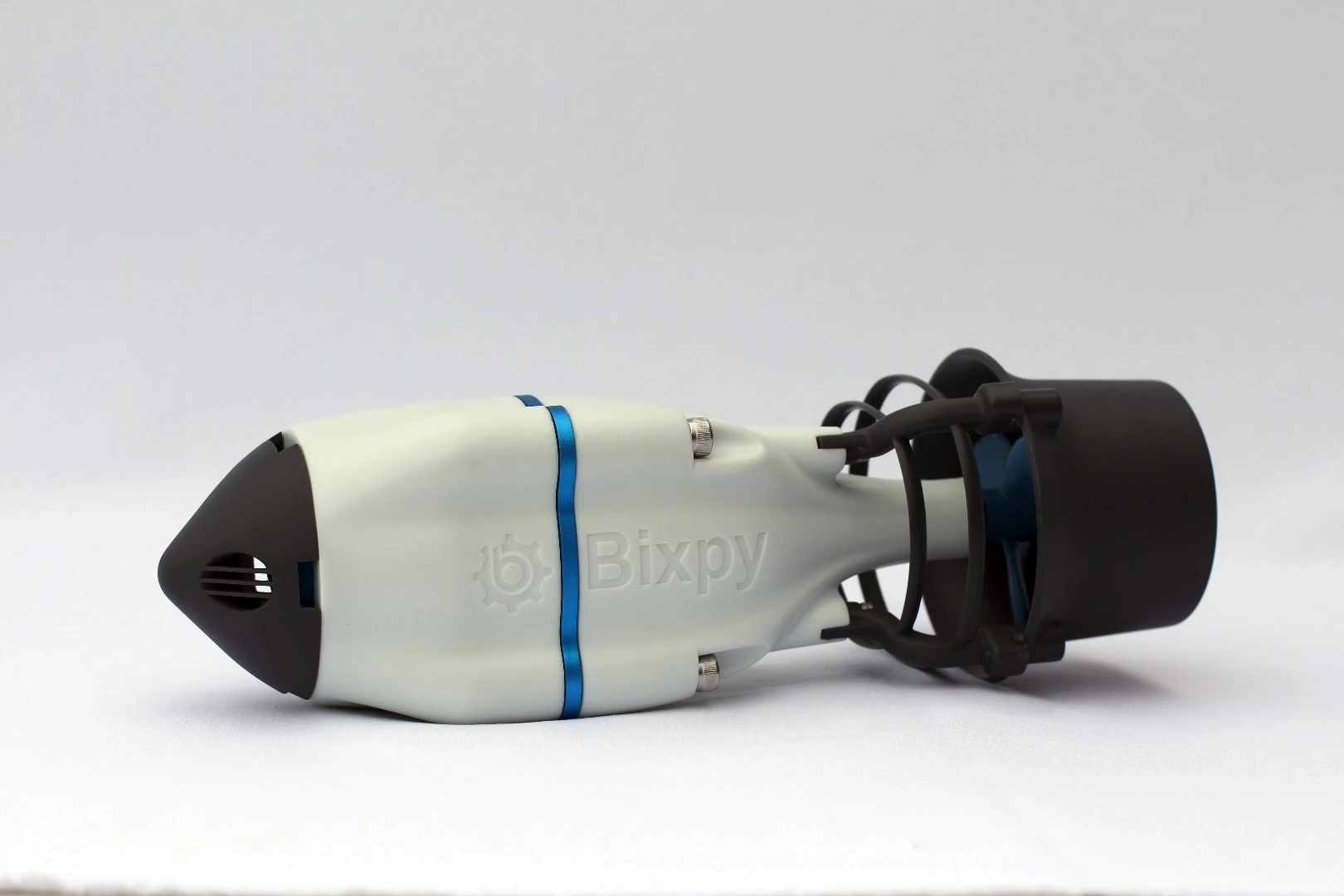 The motor puts out up to 450 watts within Bixpy's drive systems