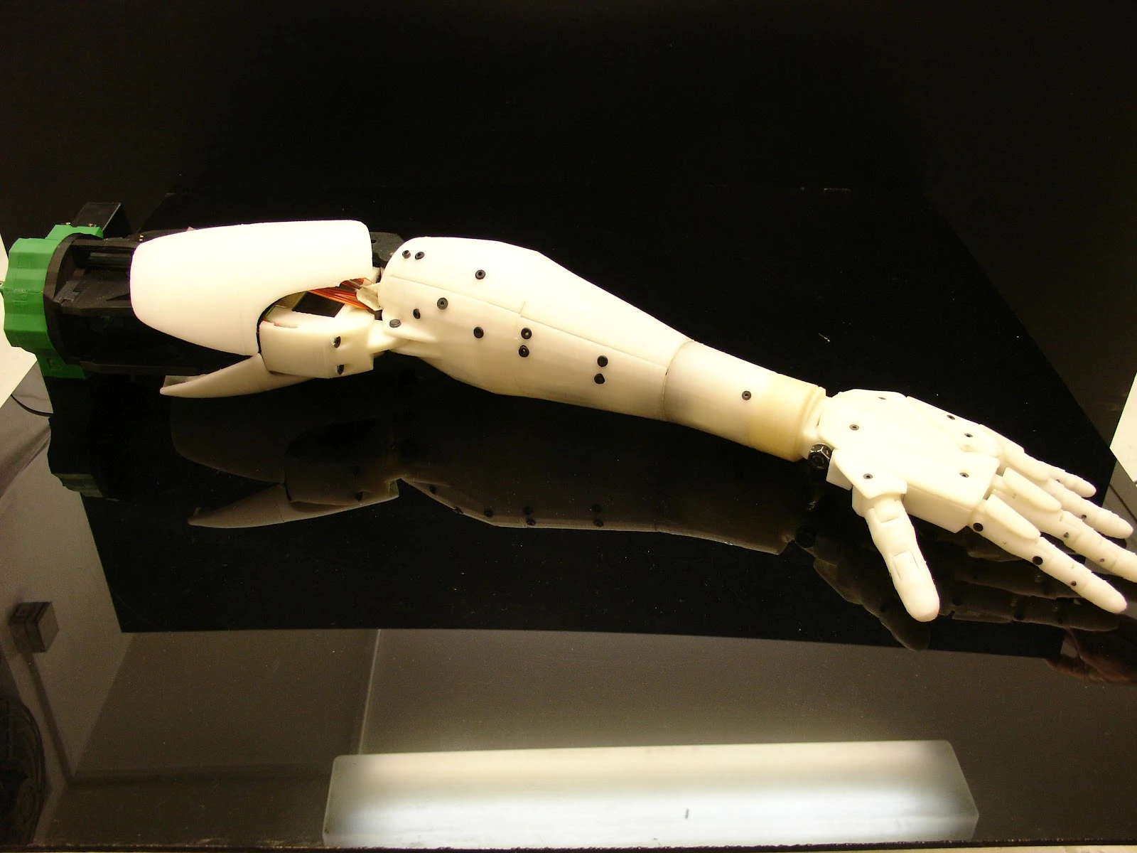 InMoov's arm contains its own Arduino board and 20 servo motors