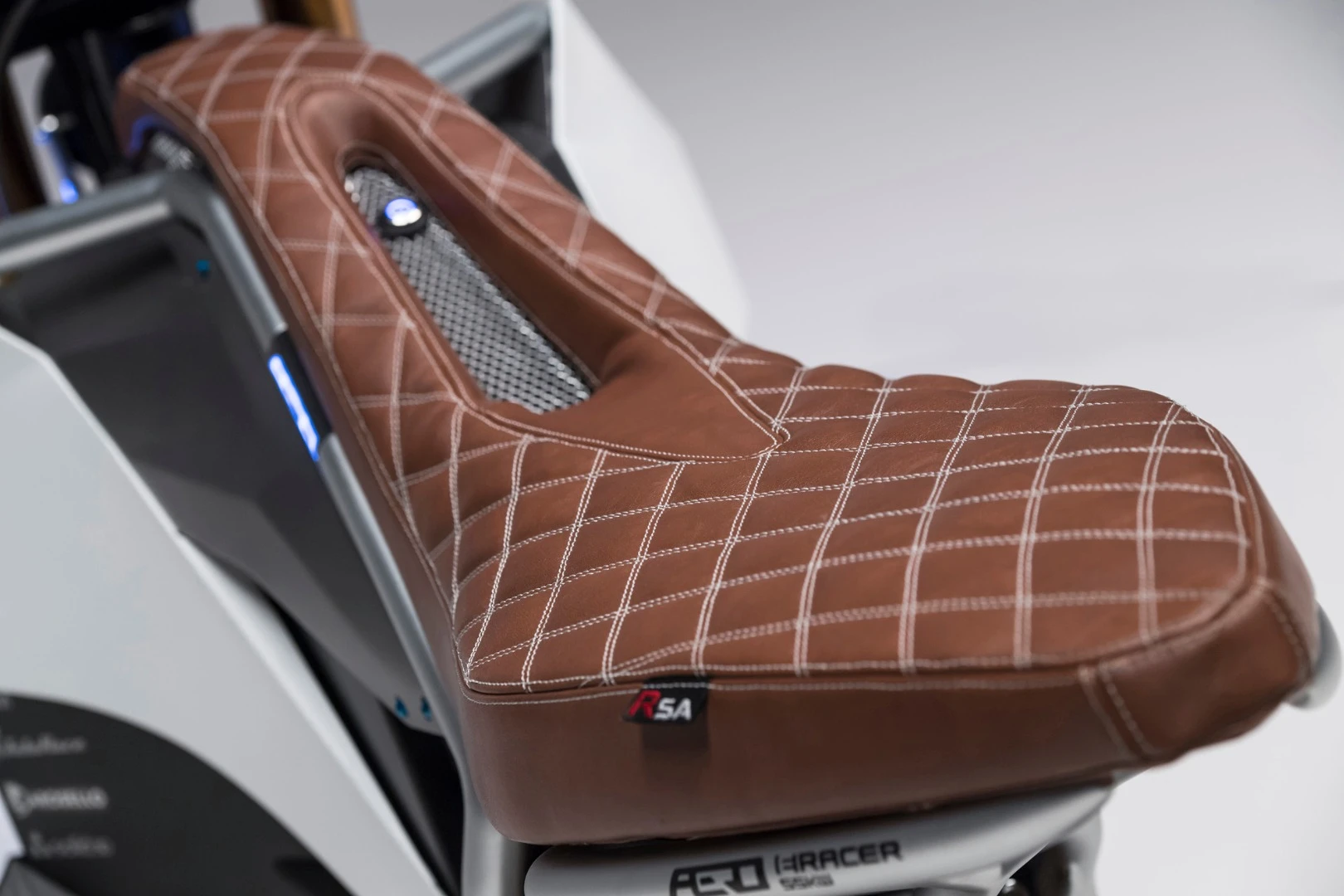 Aero E-Racer: comfy looking leather seat