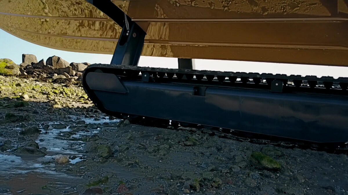 The retractable caterpillar tracks of the Iguana Commuter
