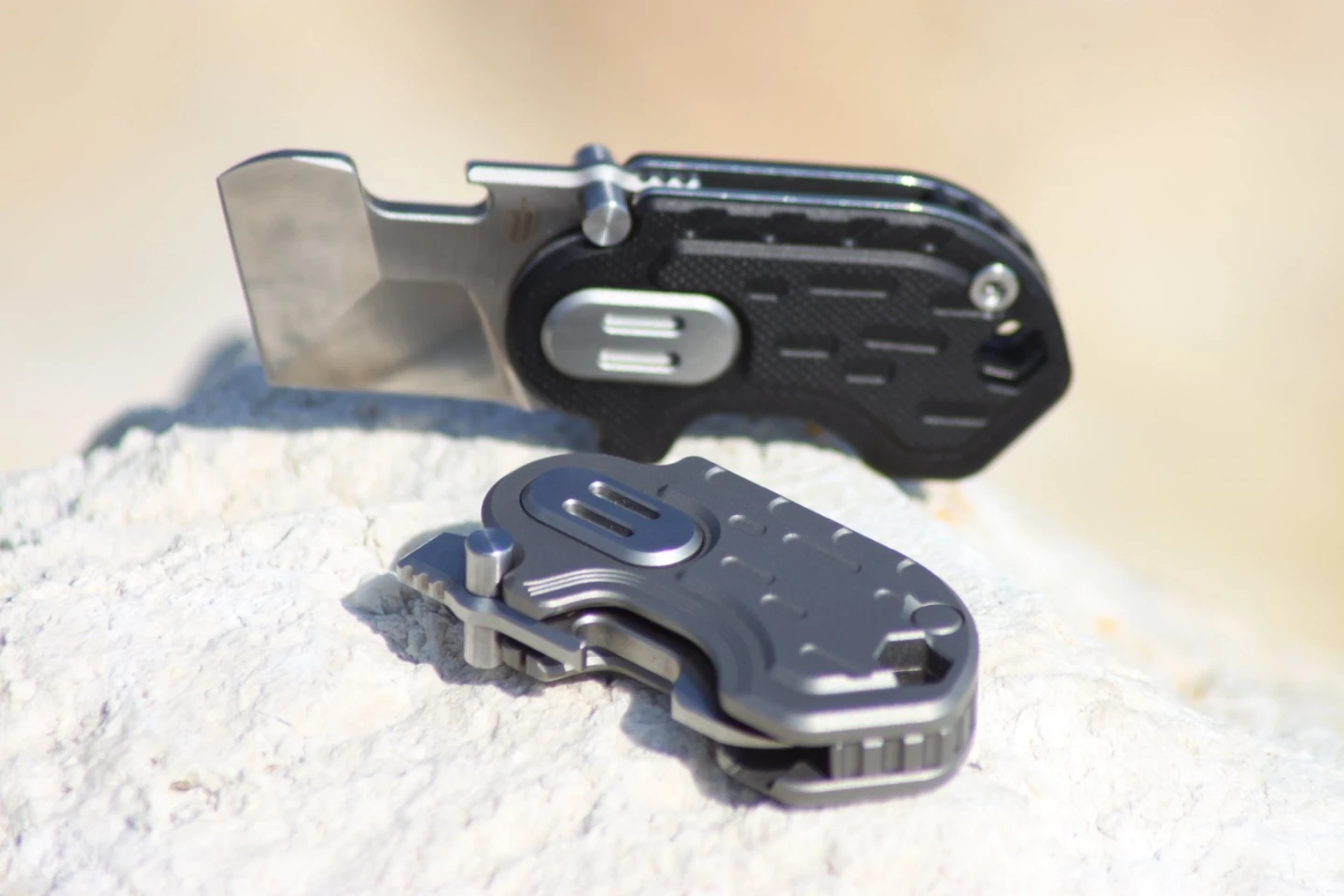 Dincman is offering the Pocket Rhino with either a titanium or steel handle through his crowdfunding campaign
