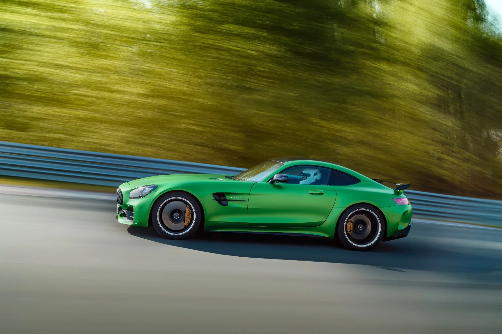 The "Green Hell magno" paint delivers a very memorable look