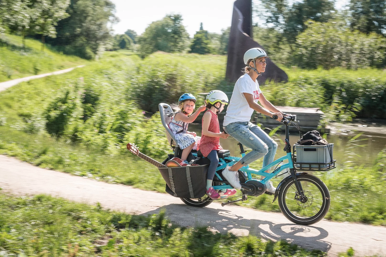 Tern has designed the GSD to fit two children or one adult passenger
