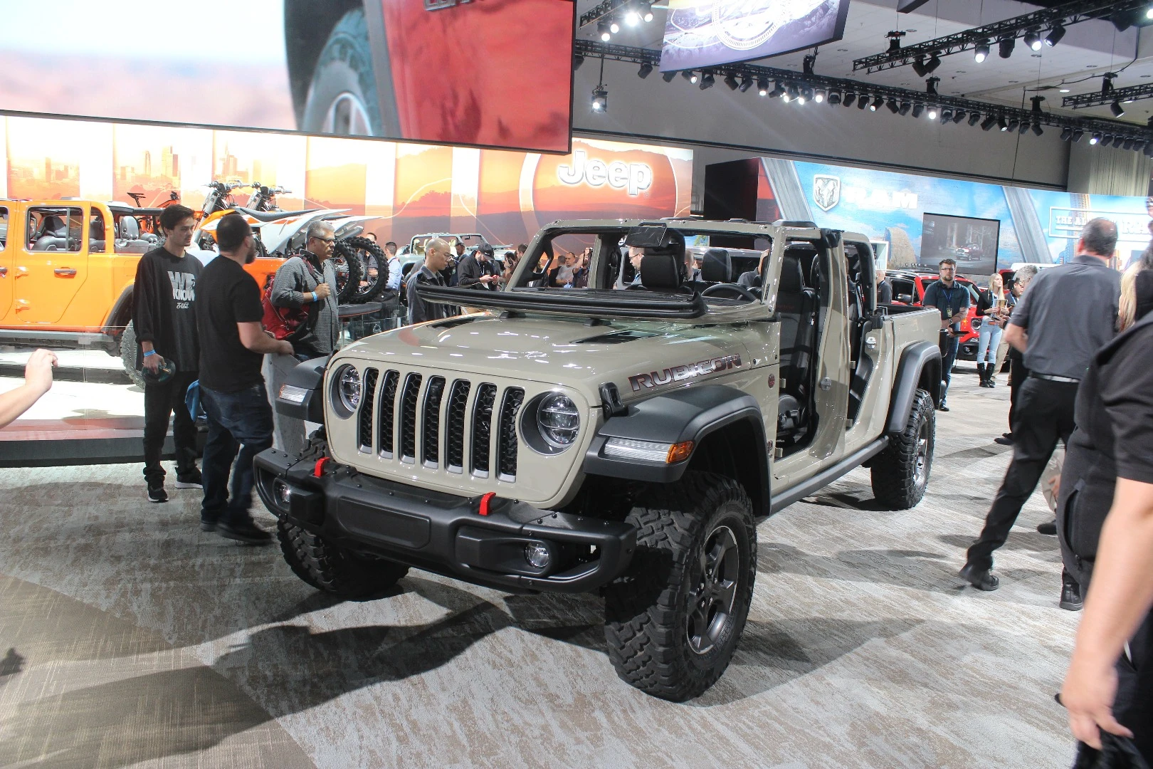 Key changes to the Gladiator over a standard Wrangler, besides the addition of the cargo bed, are wider grille slots for better air intake to facilitate towing, and a slight sweep to the grille’s upper portion for improved airflow