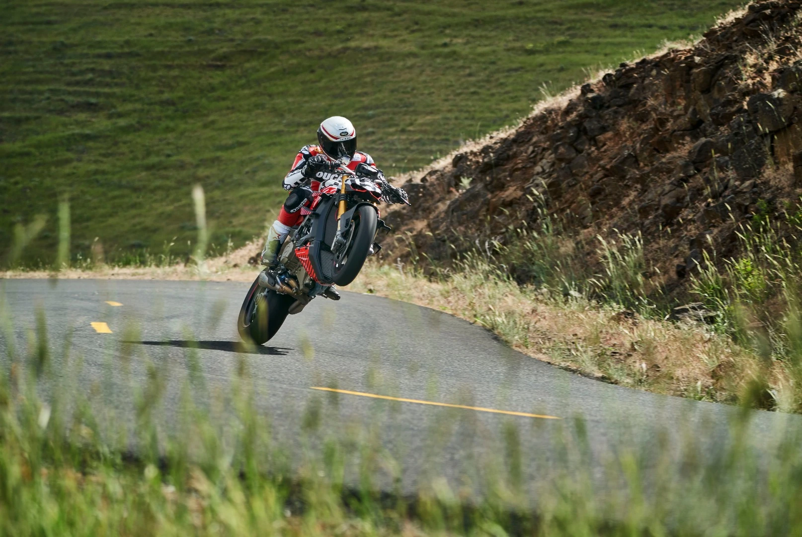 Four-time champion Carlin Dunne has died following a crash just meters from the finish line at the Pike's Peak international Hill Climb