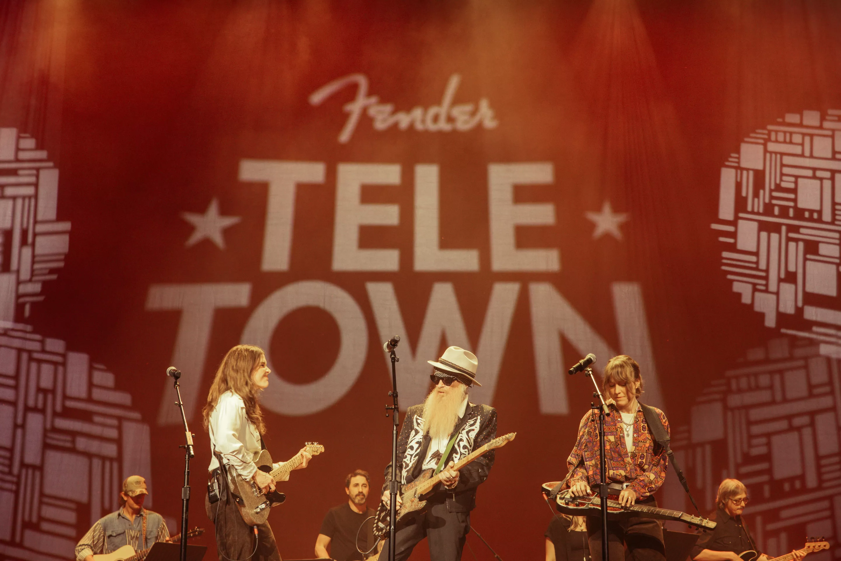Power trio: Larkin Poe on stage at Tele Town with Billy Gibbons