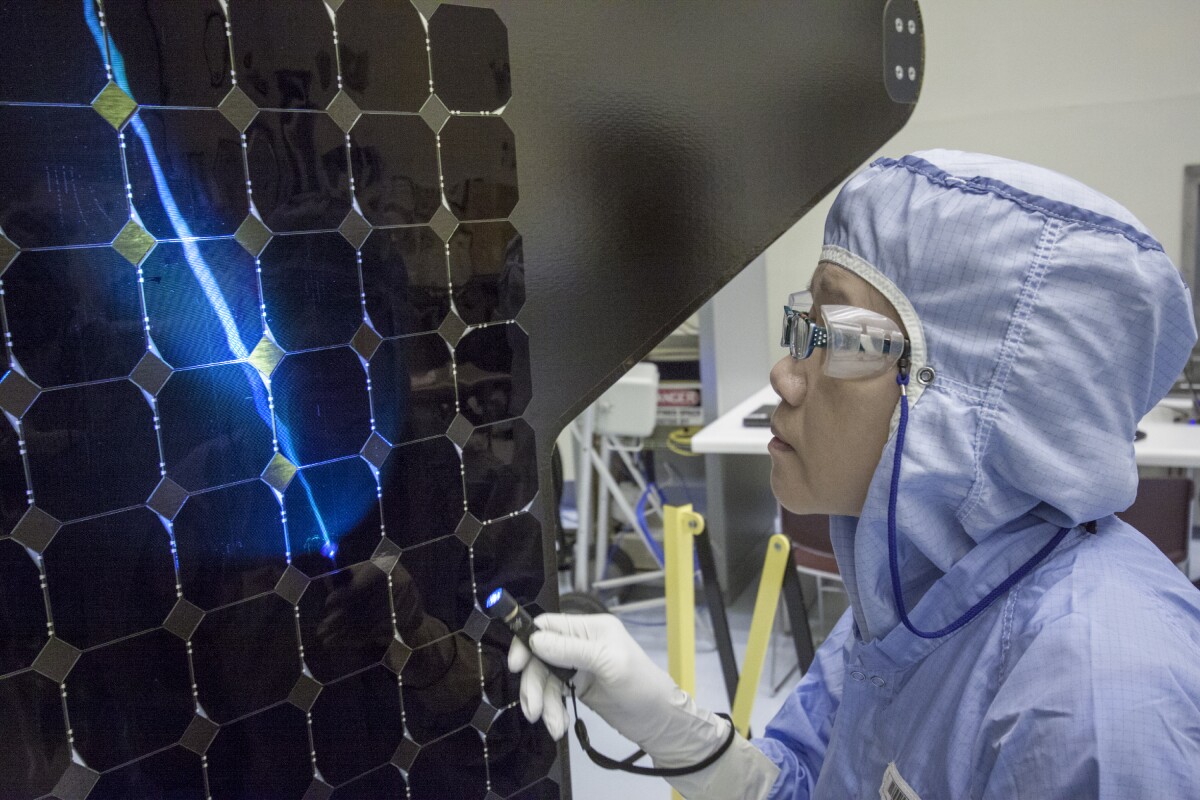 Inspecting MAVEN's solar panels (Image: NASA/Jim Grossmann)