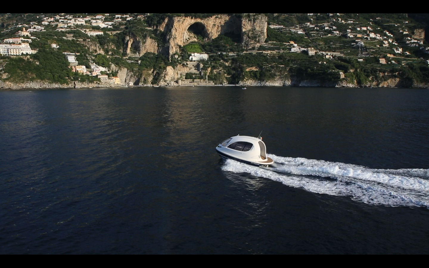 Italian design firm launches its first "mini yacht"