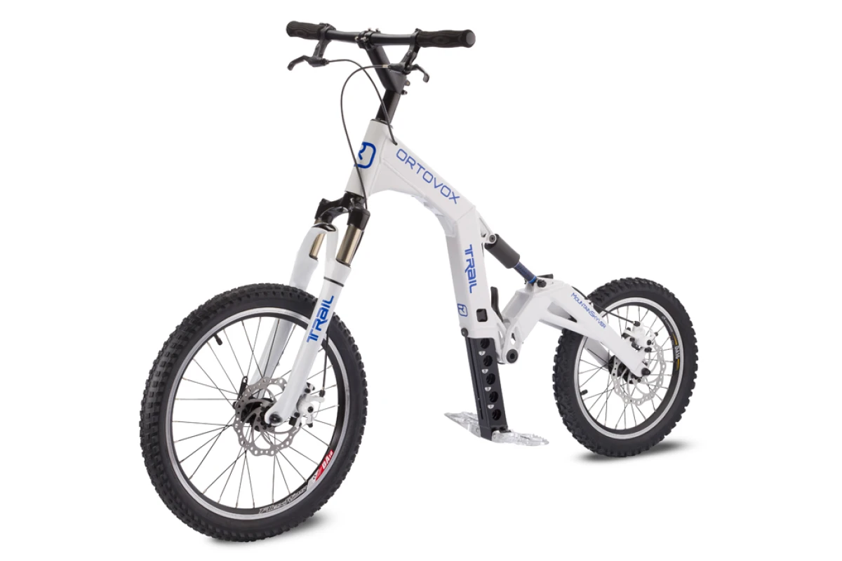 The Mountainskyver TRAIL is a folding downhill scooter that can be packed to the top of a mountain, then assembled and ridden back down