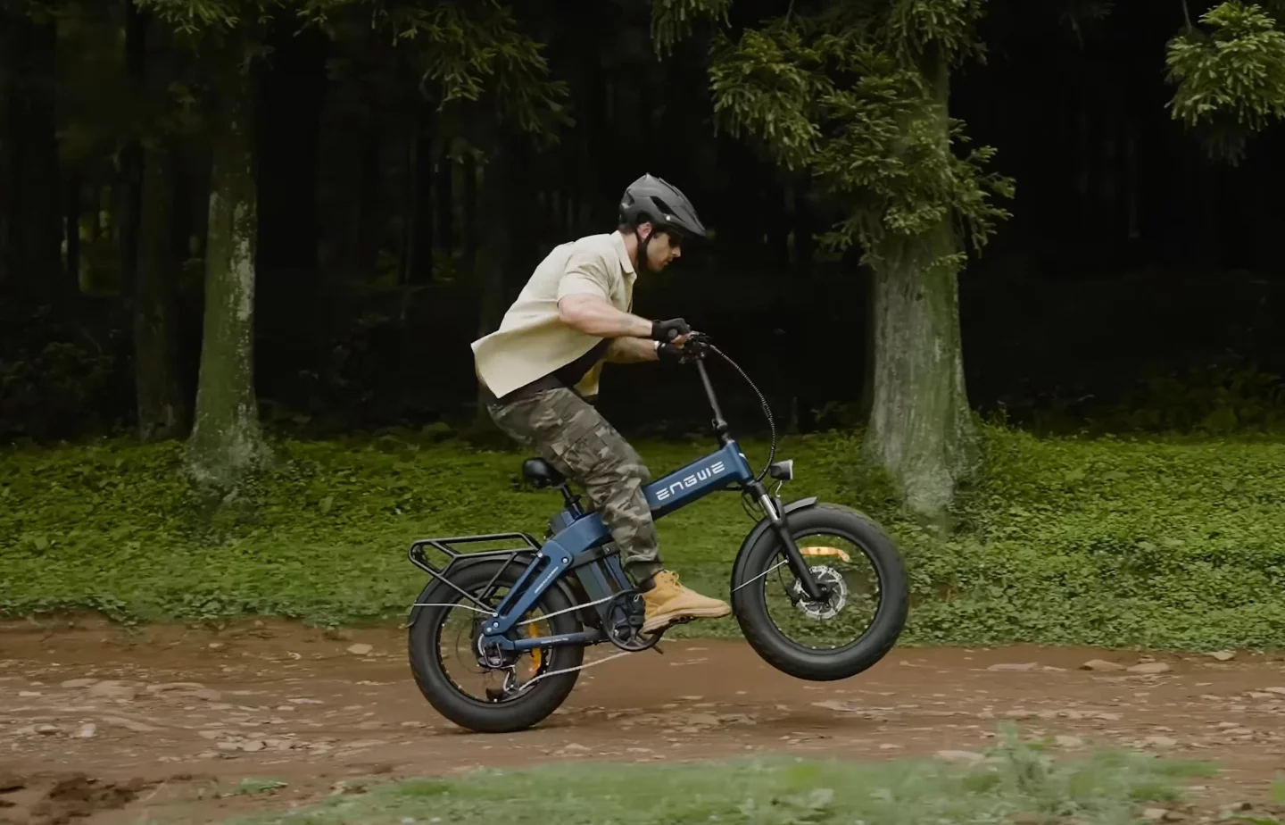 Adventure-ready with a suspension fork with 50 mm of travel plus a rear shock offering 62 mm, and 4-inch puncture-resistant fat tires