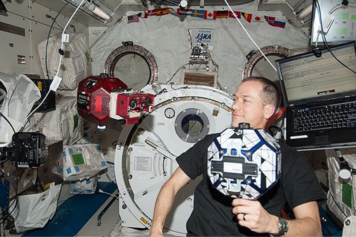 NASA astronaut Tom Marshburn conducts the SPHERES-VERTIGO investigation aboard the International Space Station (Image: NASA)