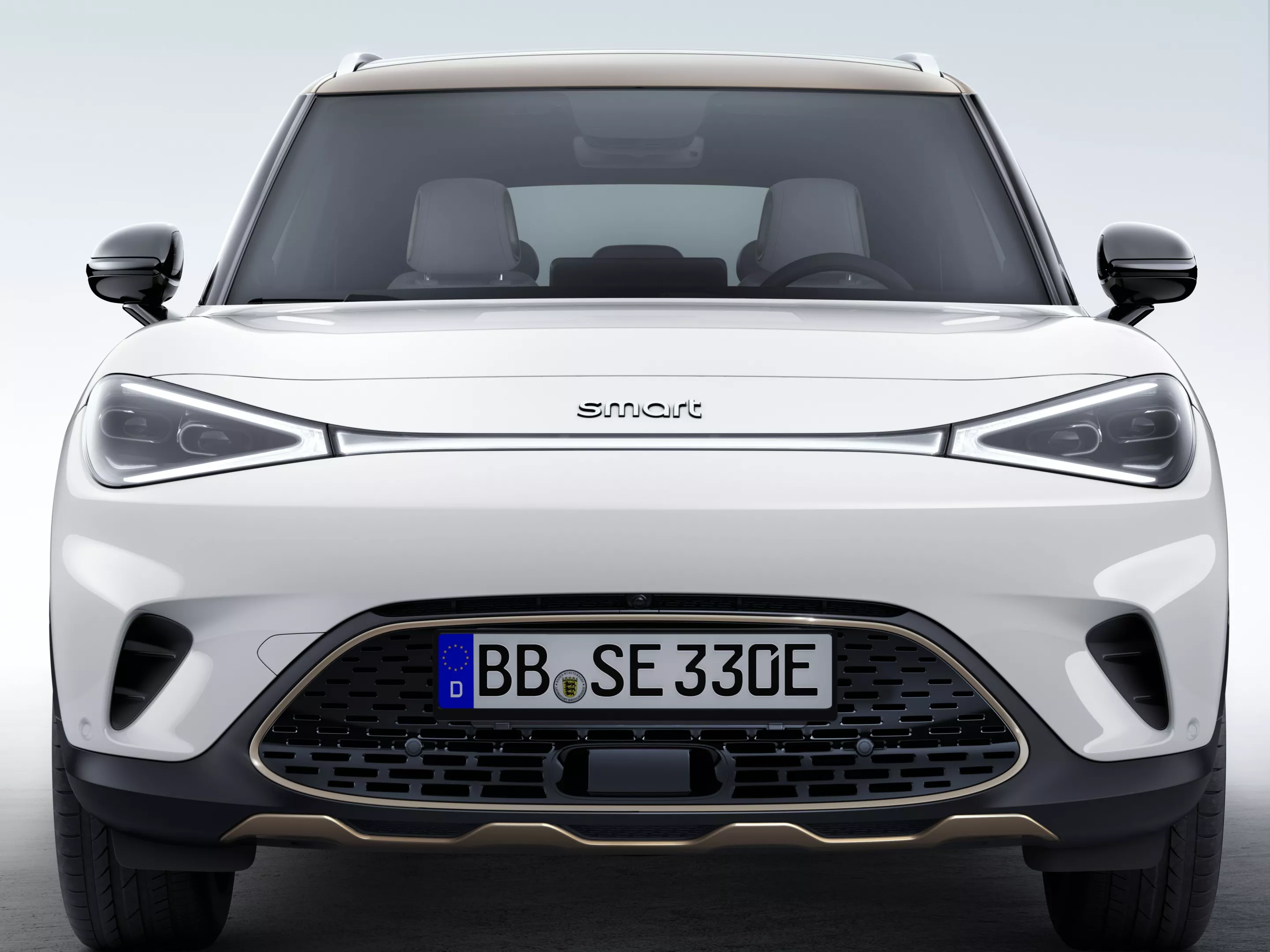 The production Smart #1 has a similar look to the Concept #1 renders from last year, including the Y-shaped daylight running lights and panoramic glass roof