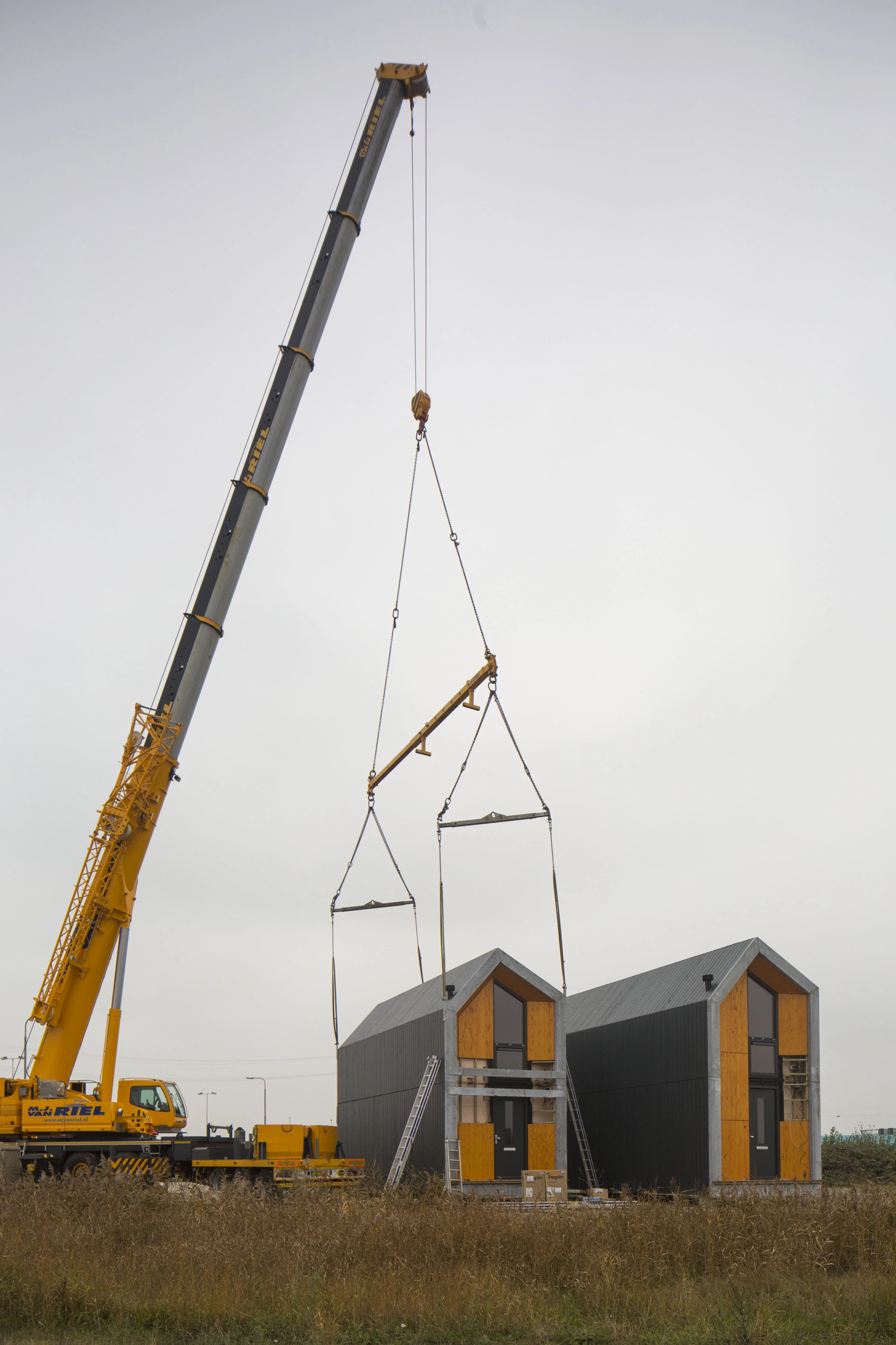Placing the Heijmans ONE into position