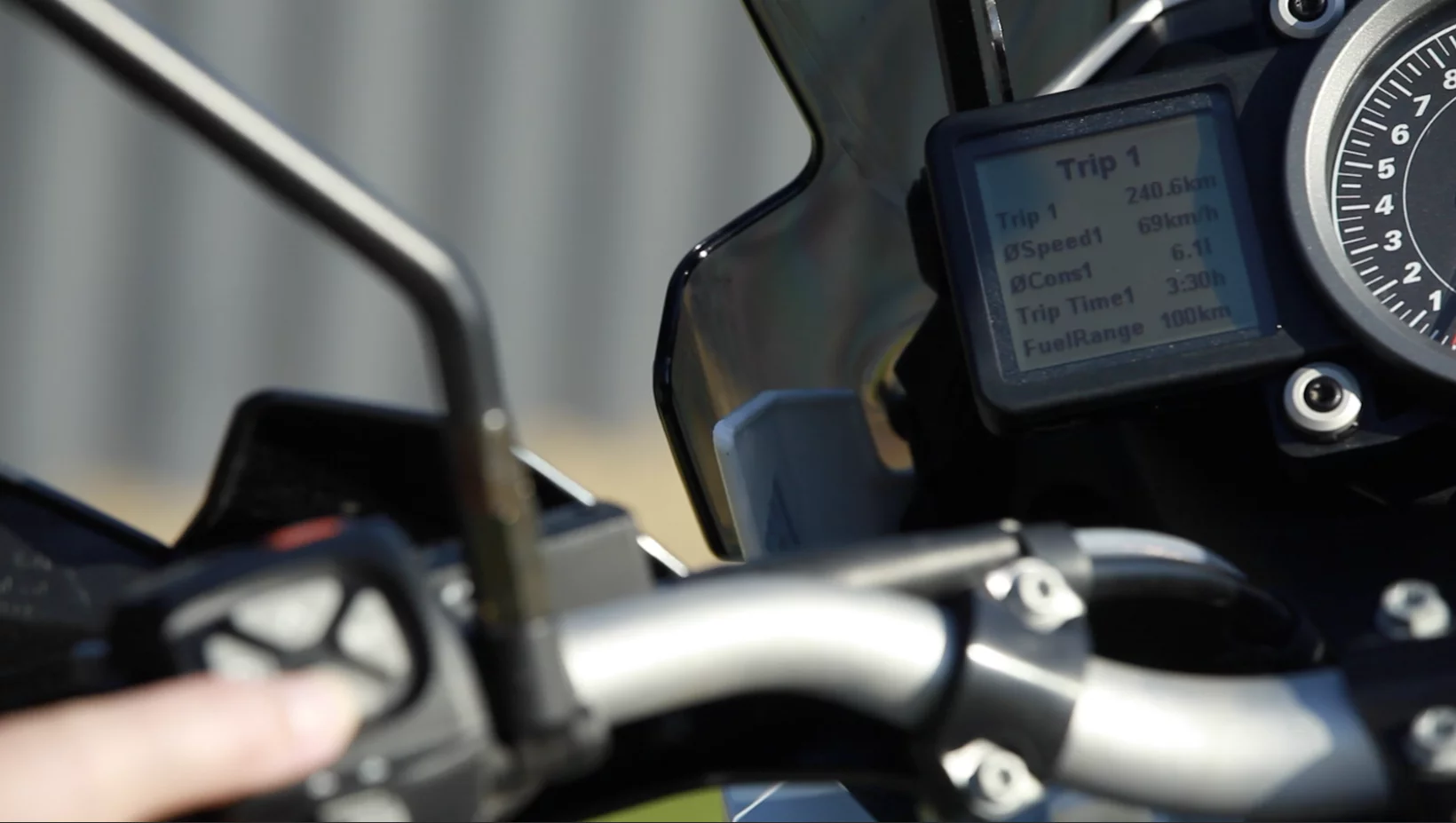 KTM Adventure 1190 R: a ton of information gives you plenty of opportunities to do mental maths while touring (Photo: Gizmag/Loz Blain)