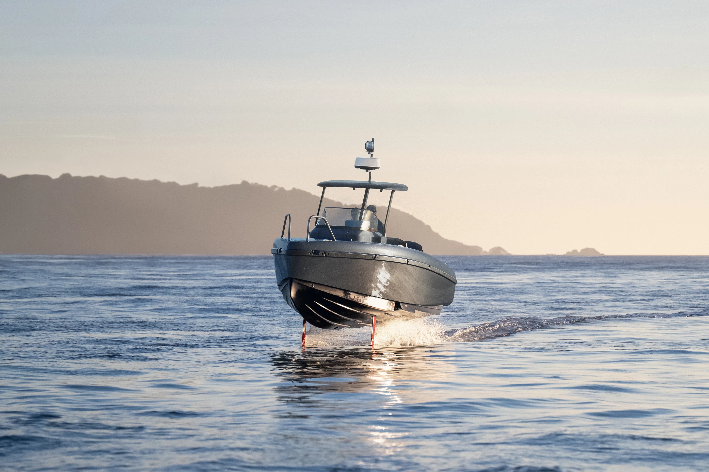 The C-8 CC has a top speed of 30 knots (35 mph or 56 km/h)