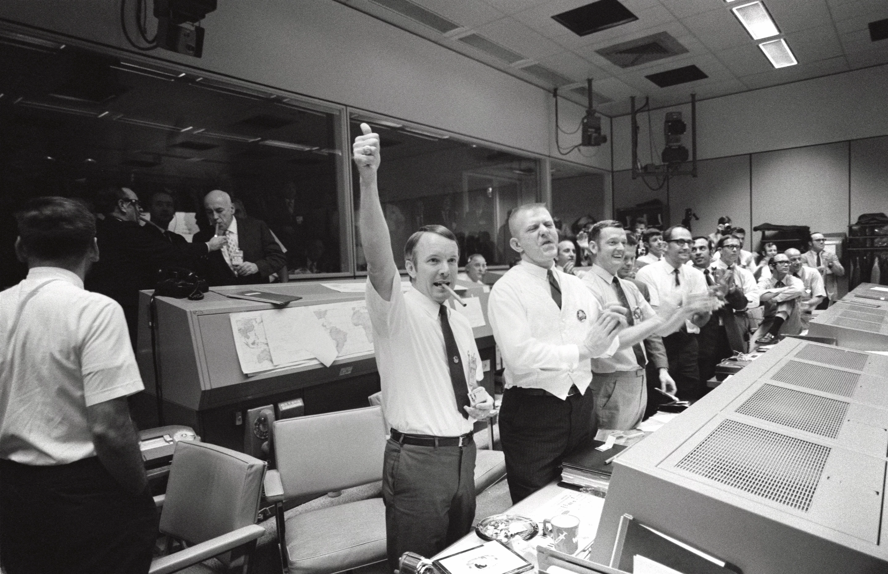 Mission Control celebrates the splashdown of Odyssey