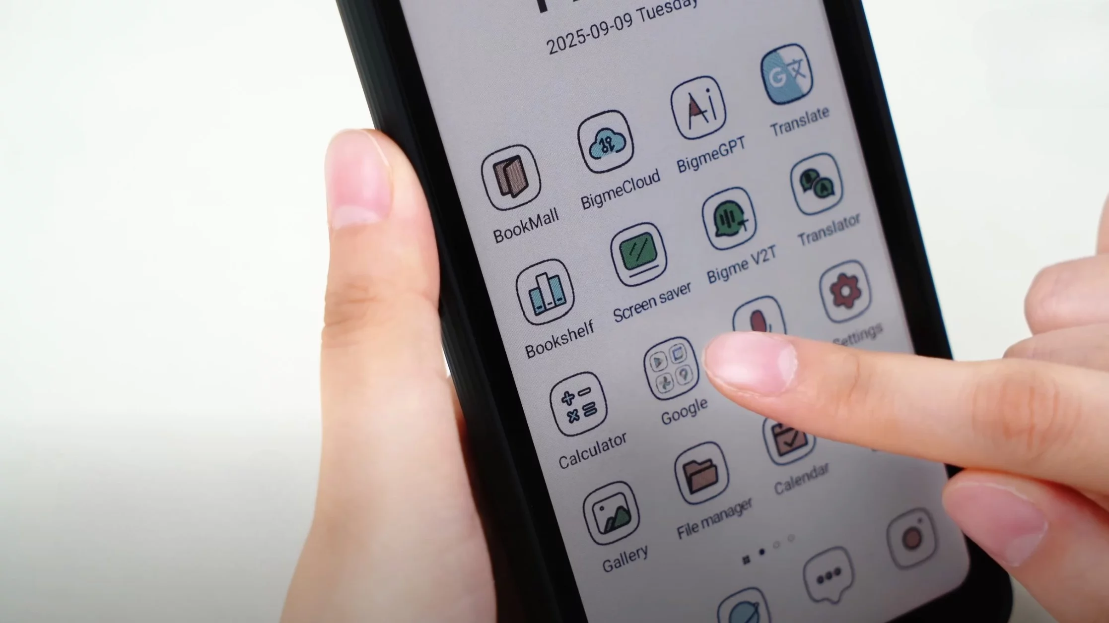 The HiBreak Pro Color runs Android 14 and includes dual SIM slots for 4G/5G mobile internet