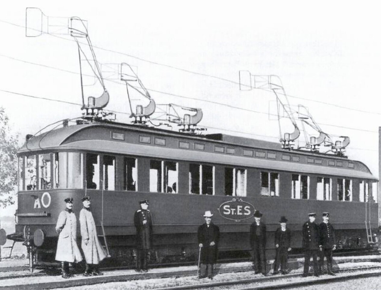 On 28 October 1903, an experimental railcar with an AEG drivetrain was timed at 210.3 km/h, a new absolute land speed record.