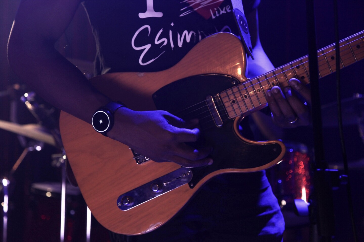 The Core functions as a tuner that can be magnetically attached to a guitar's metal tuning peg housing