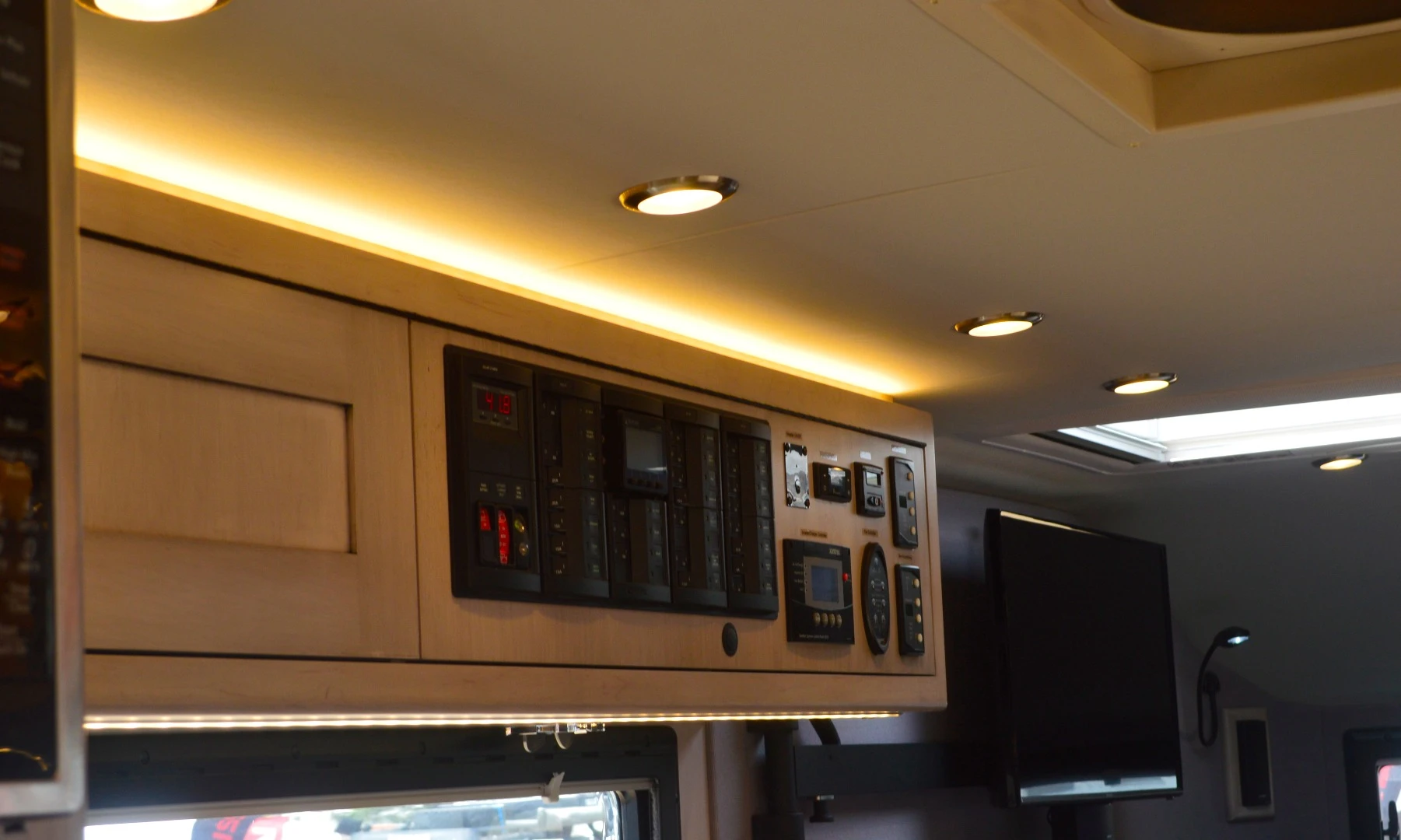 EarthRoamer XV-LTS control panel