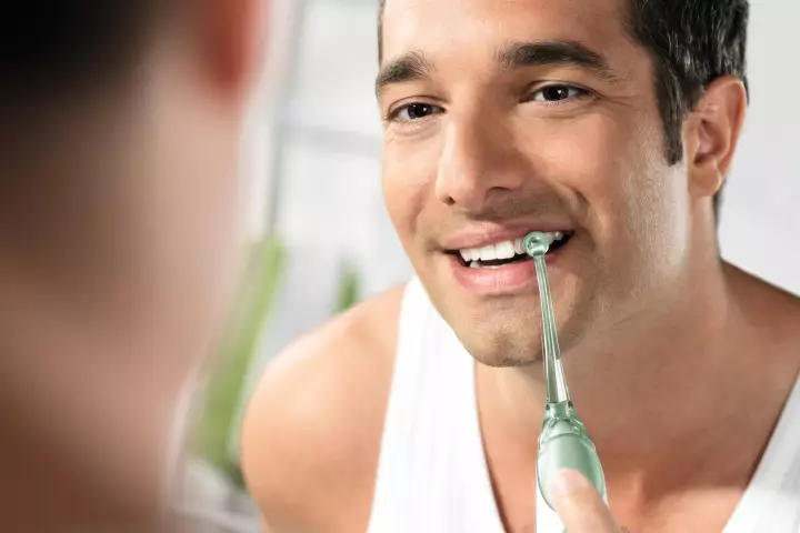Philips has introduced a new handheld dental care product that dislodges interdental plaque and bacteria with rapid bursts of air and water.