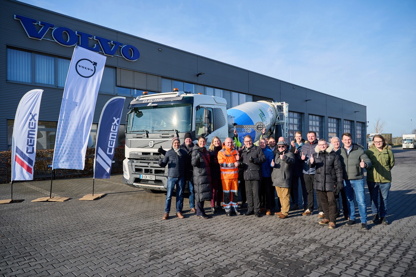The FMX electric concrete mixer truck is the result of a collaboration agreement between Volvo Trucks and Cemex.
