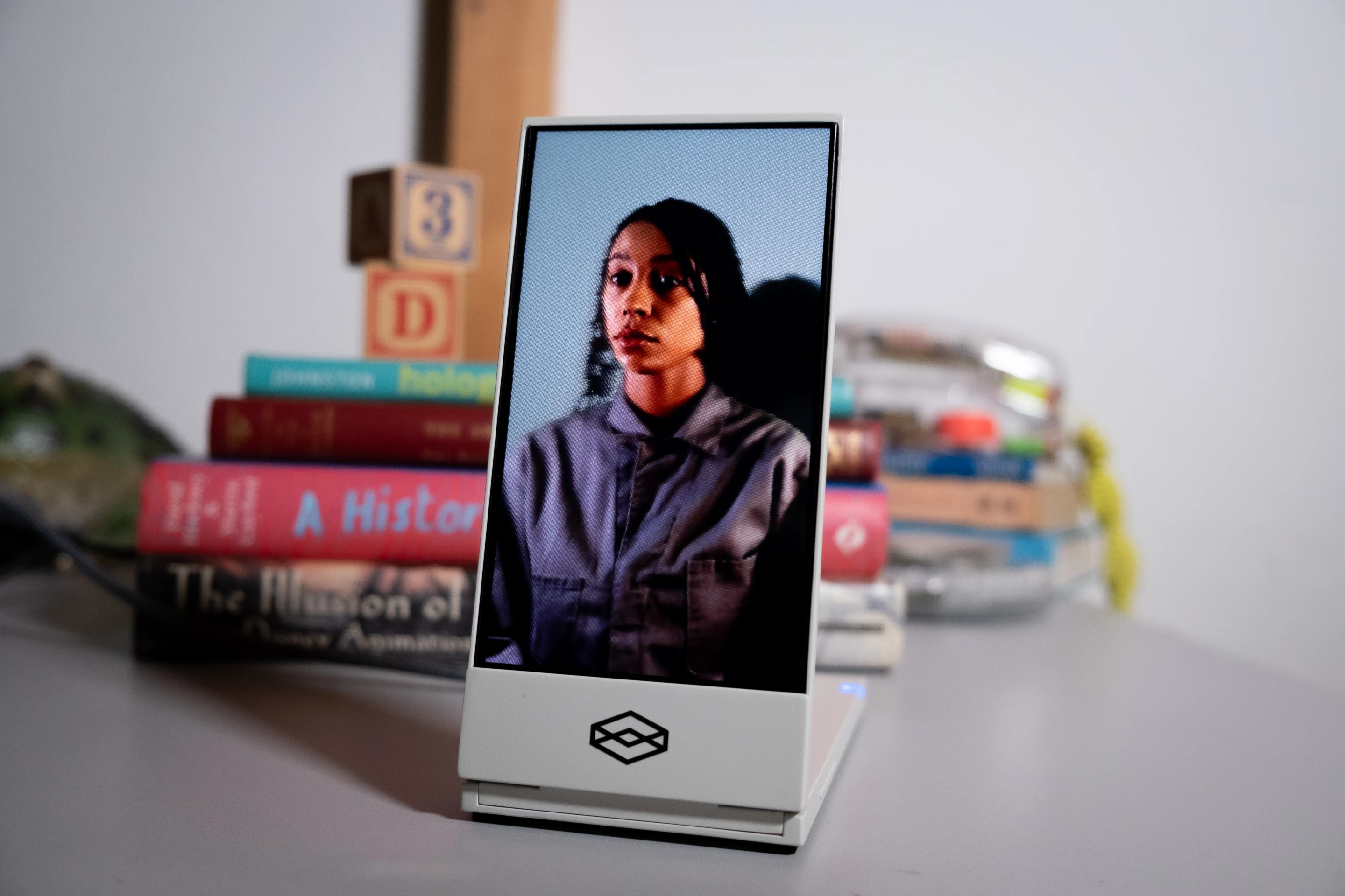 Looking Glass Factory kickstarts first portable holographic display