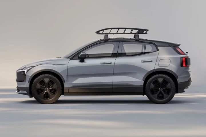 Volvo raised the EX30's ride height, slapped on 18-inch wheels, and added all-wheel drive to turn it into this Cross Country variant