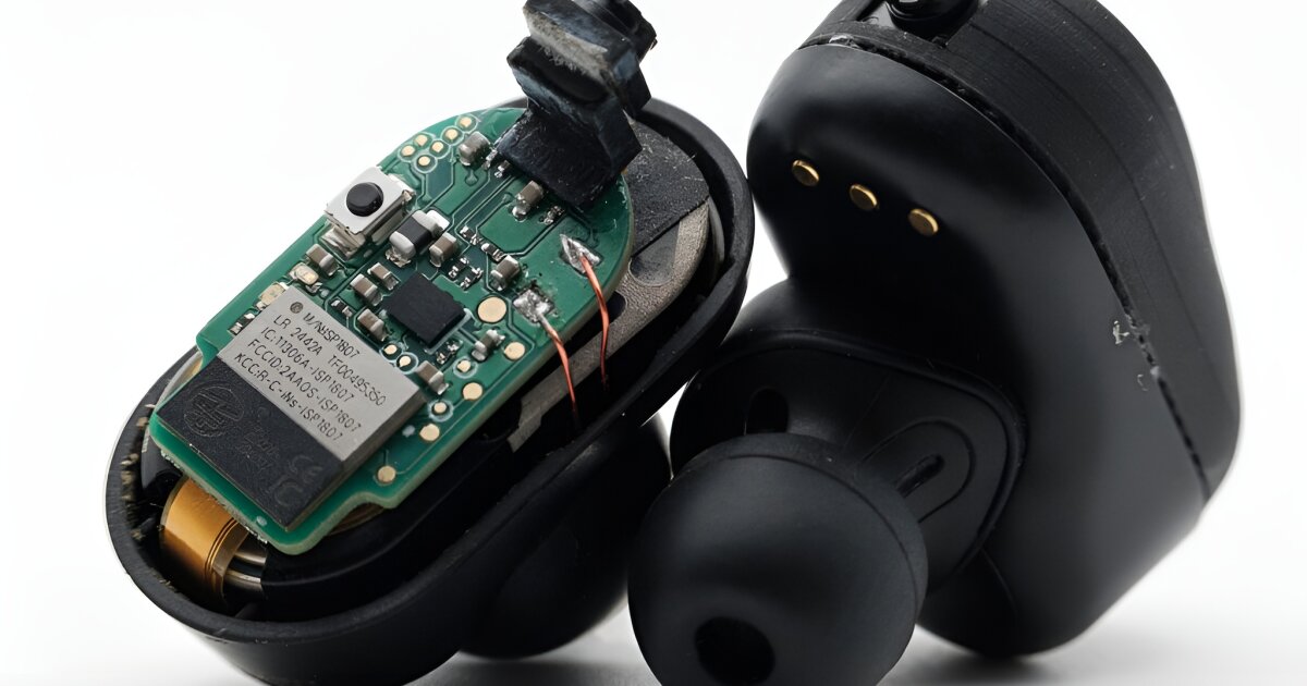 AI earbuds with cameras describe what you're looking at