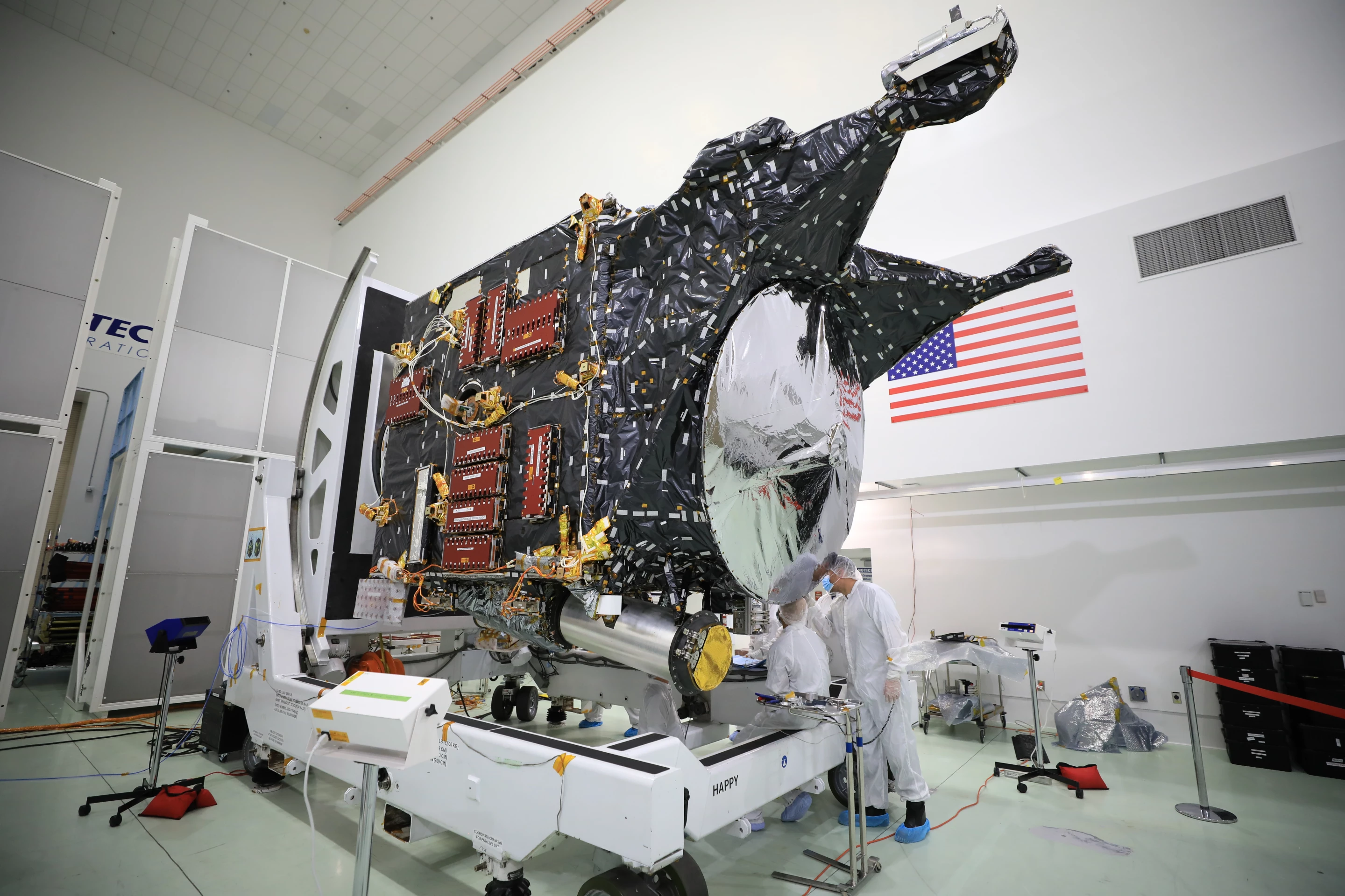 A team prepares NASA’s Psyche spacecraft for launch inside the Astrotech Space Operations Facility near the agency’s Kennedy Space Center