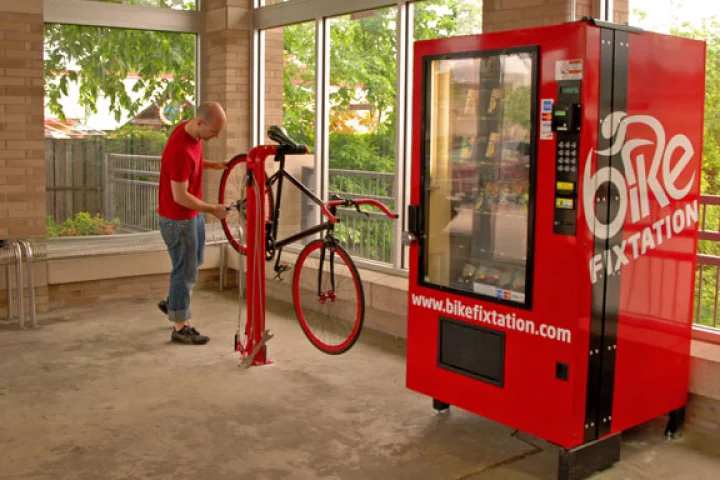 A new extended-hours, self-service bike kiosk has just been installed in the Uptown Transit Station above the heavily-used Midtown Greenway bicycle route in Minneapolis