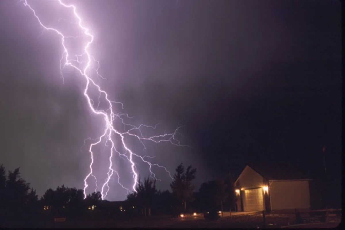 'Hygroelectric' collectors could someday harness atmospheric electricity