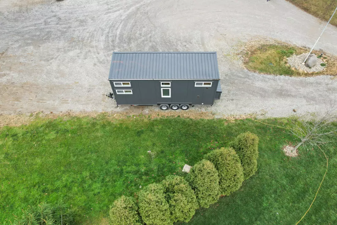 The Ulla-Carin has a length of 26 ft (almost 8 m) and is based on a triple-axle trailer